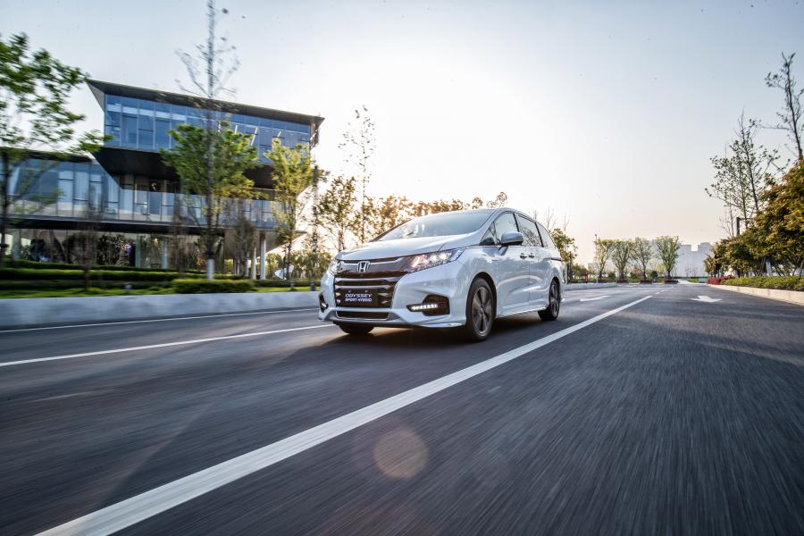  Honda Odyssey Sport Hybrid 2019 года  (фото 13 из 40)